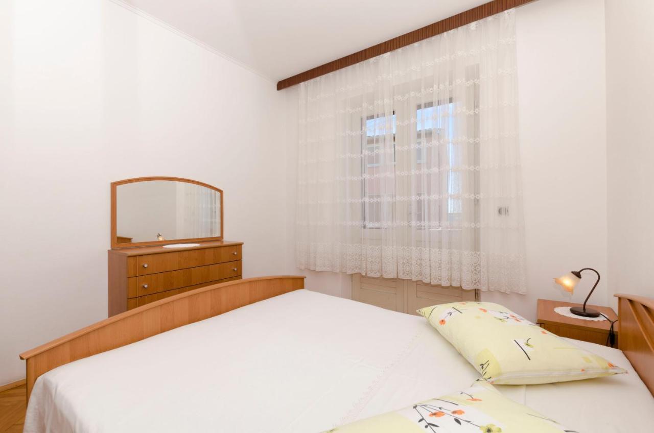 Apartment Eva P. Primosten Bagian luar foto