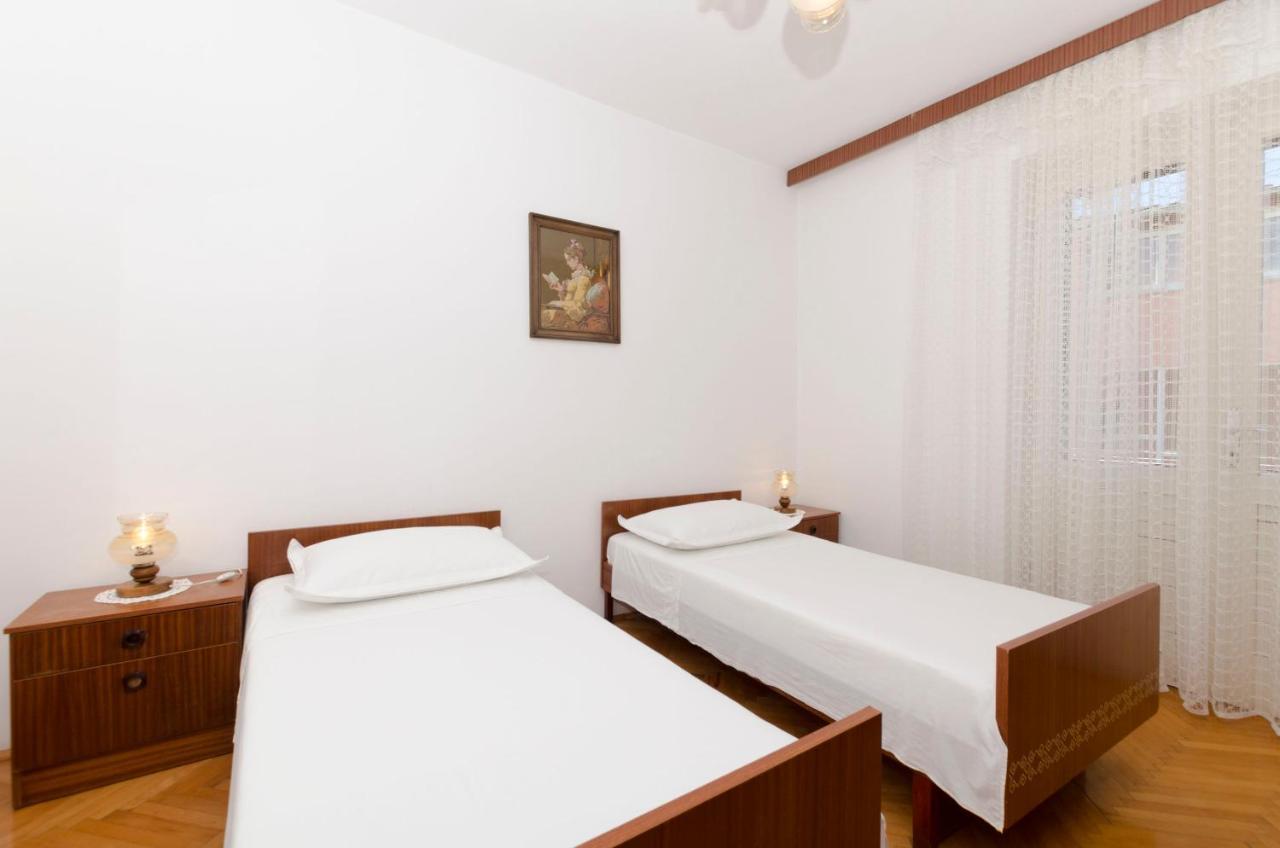 Apartment Eva P. Primosten Bagian luar foto