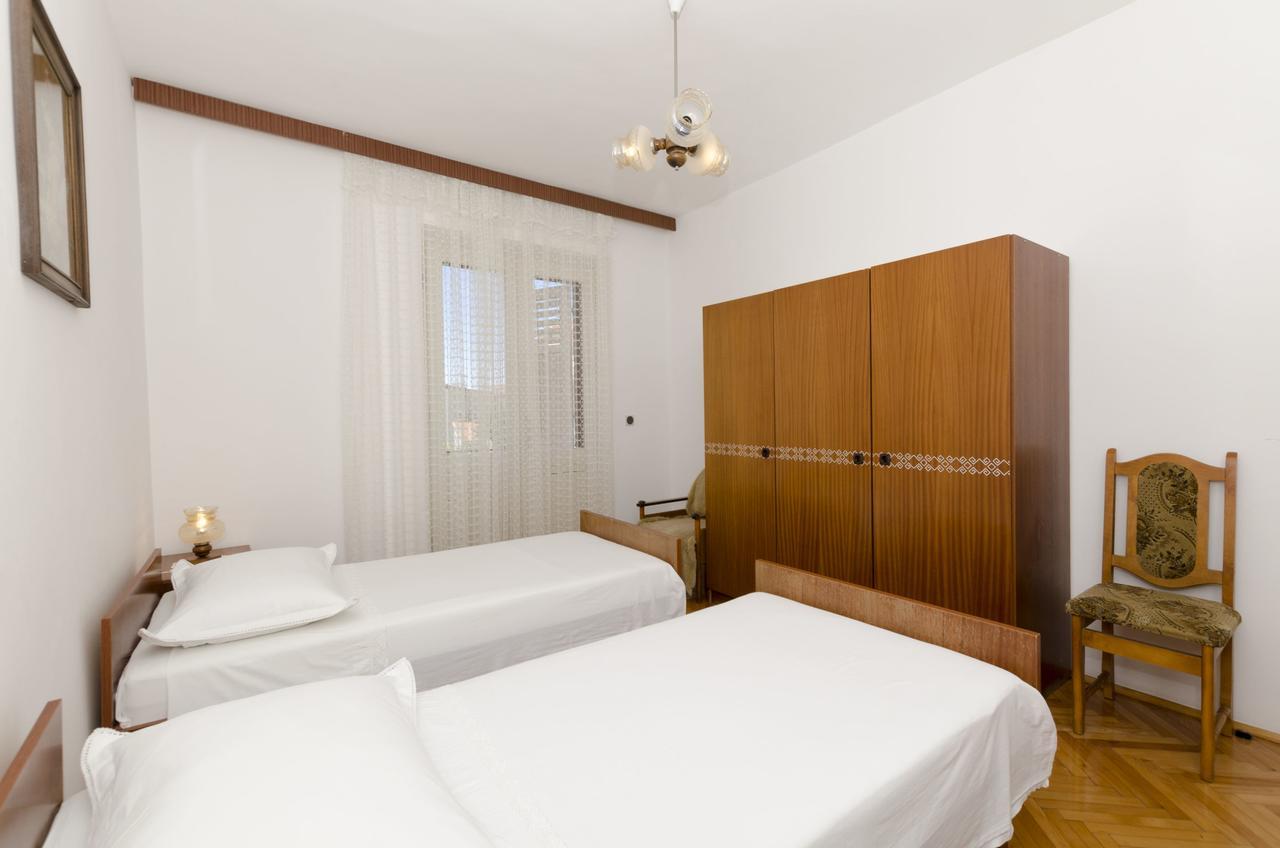 Apartment Eva P. Primosten Bagian luar foto