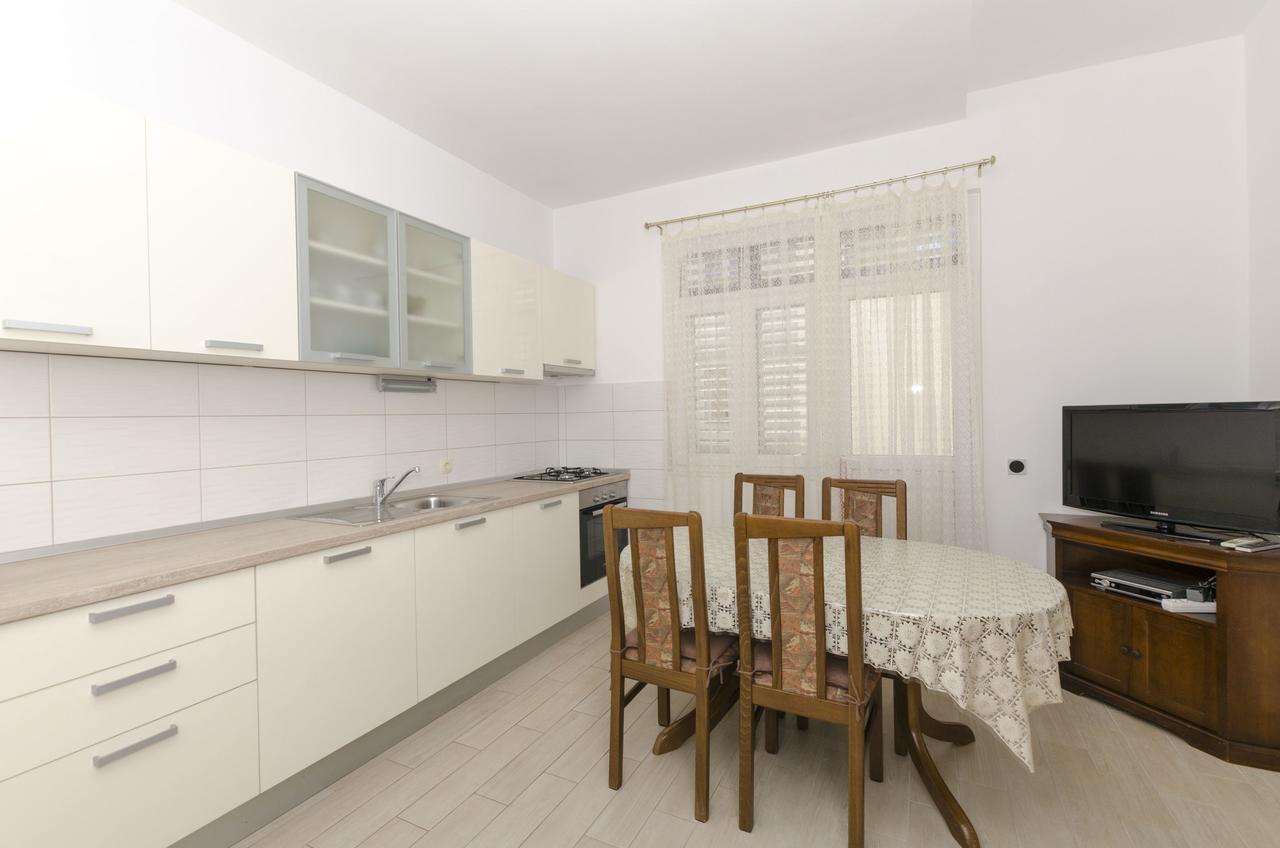 Apartment Eva P. Primosten Bagian luar foto