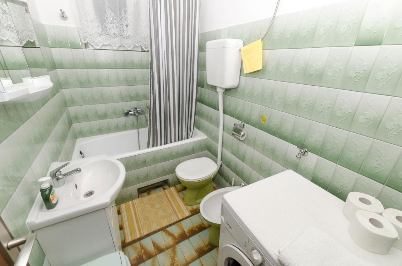 Apartment Eva P. Primosten Bagian luar foto